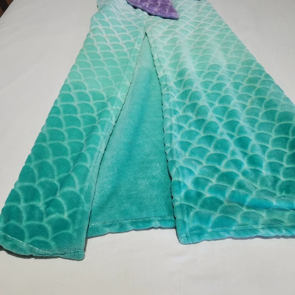 Mermaid Throw Blanket Ombre Color Purple Blue Fish Tail Scale Soft Fleece Velour